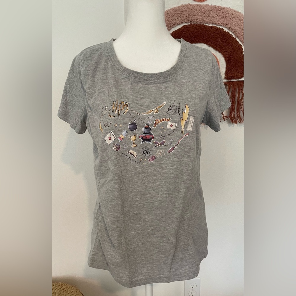 🍁Harry Potter Women’s Grey Heart Motive T-shirt Size M EUC